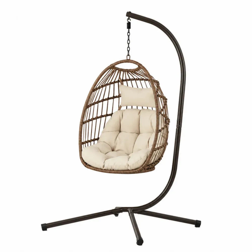 silla colgante tipo huevo con soporte metálico tapizada en ratán sintético marrón y cojín beige de 1 plaza sin dimensiones especificadas