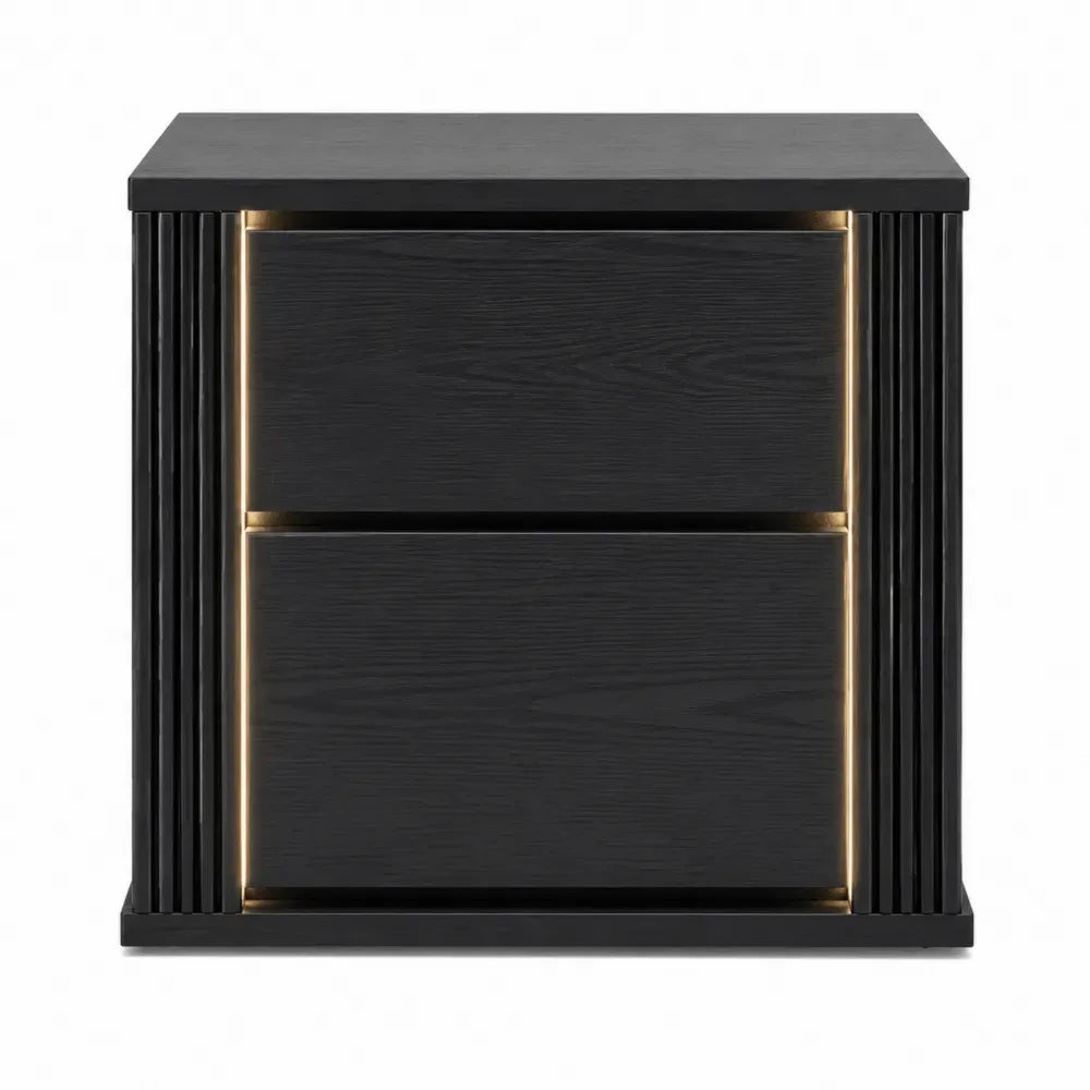 Mesita de noche de madera negra con dos cajones y detalles metálicos dorados diseño moderno
